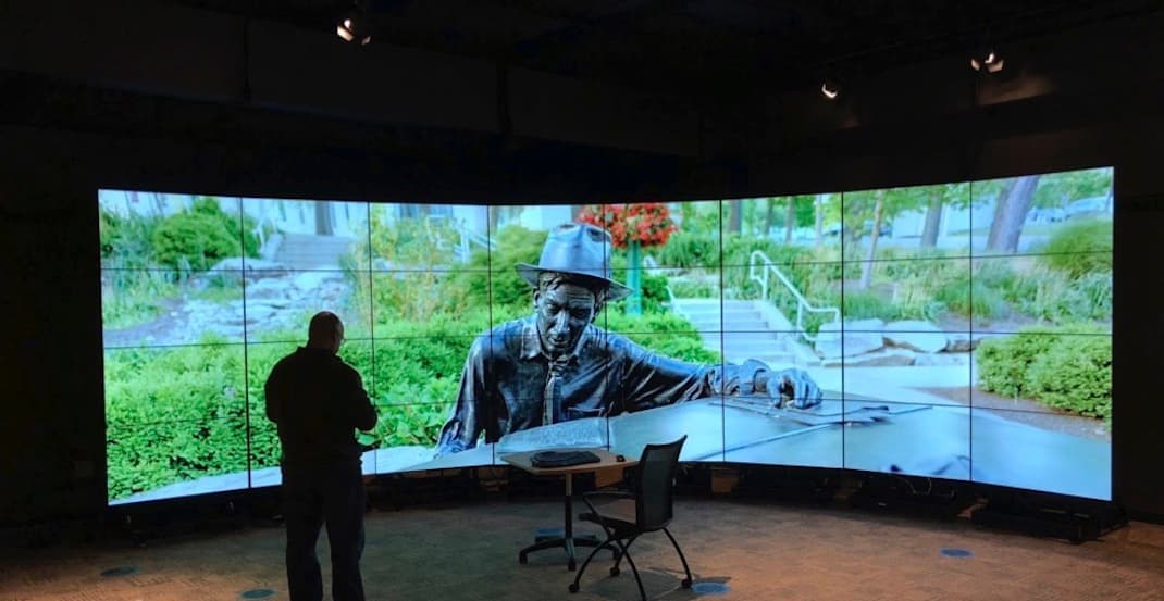A man is silhouetted in front of an image of the Hoagy Carmichael statue on the IQ-Wall.