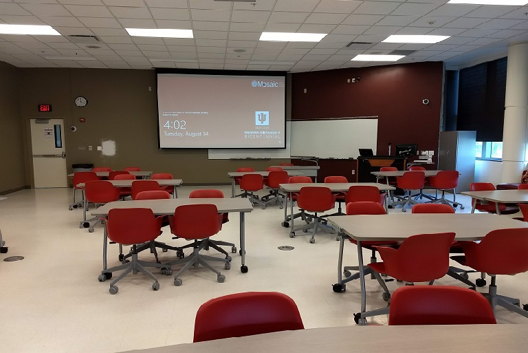 Picture of empty classroom (Cedar Hall 102, CH102, IUB)