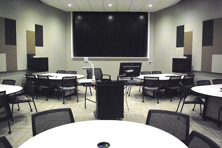 Picture of empty classroon (LE104, Lecture Hall, IUPUI)