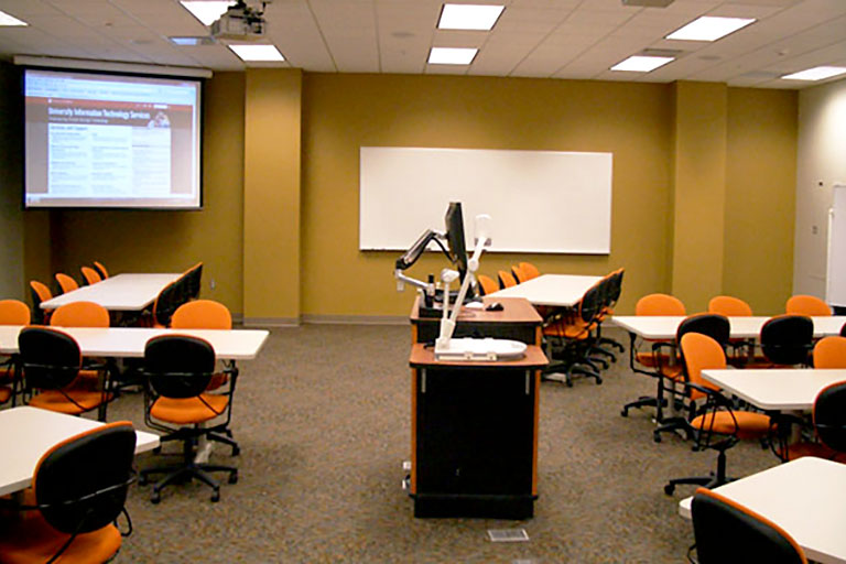 Picture of an empty classroom (Kirkwood 016, IUB)